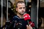 de radikales morten østergaard med fem mikrofoner foran sig