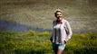 tv-værten Lene Beier i korte bukser ude i naturen