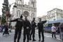Politi foran kirke i Nice
