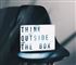 skilt med teksten "think outside the box"