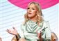 Jennie Garth gestikulerer