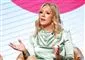 Jennie Garth gestikulerer