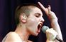 billede af Sinéad O'Connor under en koncert