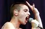 billede af Sinéad O'Connor under en koncert