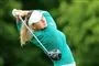 Emily svinger golfkøllen