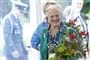 Dronning Margrethe med blomsterbuket i hånden