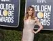 Felicity Huffman i lang gylden pallietkjole på den røde løber