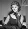 sophia loren iført lange handsker smiler til kameraet