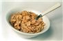 En dyb tallerken med cornflakes.