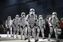 billede fra en Starwars-film med hvidklædte soldater