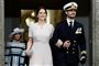 Prinsesse Sofia og prins carl philip af sverige står med hinanden i armen