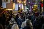 masser af mennesker på Kurfürstendamm i Berlin