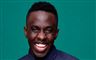 komikeren melvin kakooza smiler stort 