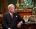 sveriges kong Carl Gustaf sidder i jakkesæt og slips