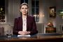 Mette Frederiksen under nytårstalen. Hun har lys skjorte og en mørkerød jakke på.