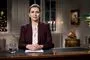 Mette Frederiksen under nytårstalen. Hun har lys skjorte og en mørkerød jakke på.