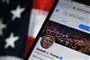 mobiltelefon med donald trumps twitter-profil