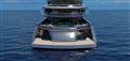En yacht bagfra