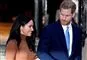 Meghan i brun stram bluse og harry kigger på hende