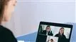 Kvinde arbejder online med møde
