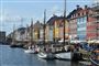 Både i Nyhavn på en sommerdag