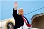 Donald Trump på vej ind i Air Force One 