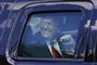 billede af Donald Trump siddende i bil