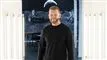 Mand med skæg i sort sweater