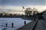 folk går på frosne søer i københavn