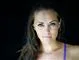 sundheds og fitnesstræneren Anne Bech kigger ind i kameraet