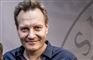 rasmus tantholdt kigger ind i kameraet