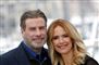 John Travolta og Kelly Preston smiler til kameraet