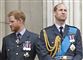 Prins Harry og prins William kigger hver sin vej