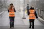 Folk fra Styrelsen For Patientsikkerhed går rundt omkring Ishøj Centret, onsdag den 17. februar 2021. (Arkivfoto)