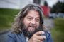 Tv-værten Anders Lund Madsen med langt udslået hår