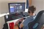 person sidder ved en computer