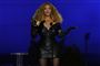 sangerinden beyoncé står på scenen