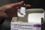 vaccineglas tages op af kasse