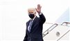 billede af joe biden der forlader air force one