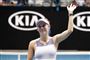 Caroline Wozniacki hilser på publikum 