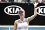 Caroline Wozniacki hilser på publikum 