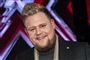 X factor-deltageren Dan Laursen smiler