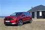 En rød Peugeot 5008