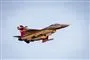 Et F-16 fly i luften