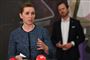Mette Frederiksen gestikulerer 