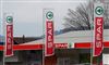 Spar købmand med flag foran.