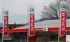 Spar købmand med flag foran.