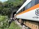 Et tog halvt ude af en tunnel