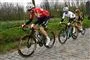Cykelryttere på brosten