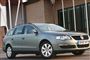 Tager du et rabattjek hos et par forhandlere, kan du tage op til 49.000 kroner fra prisen på denne VW Passat. Foto: PR